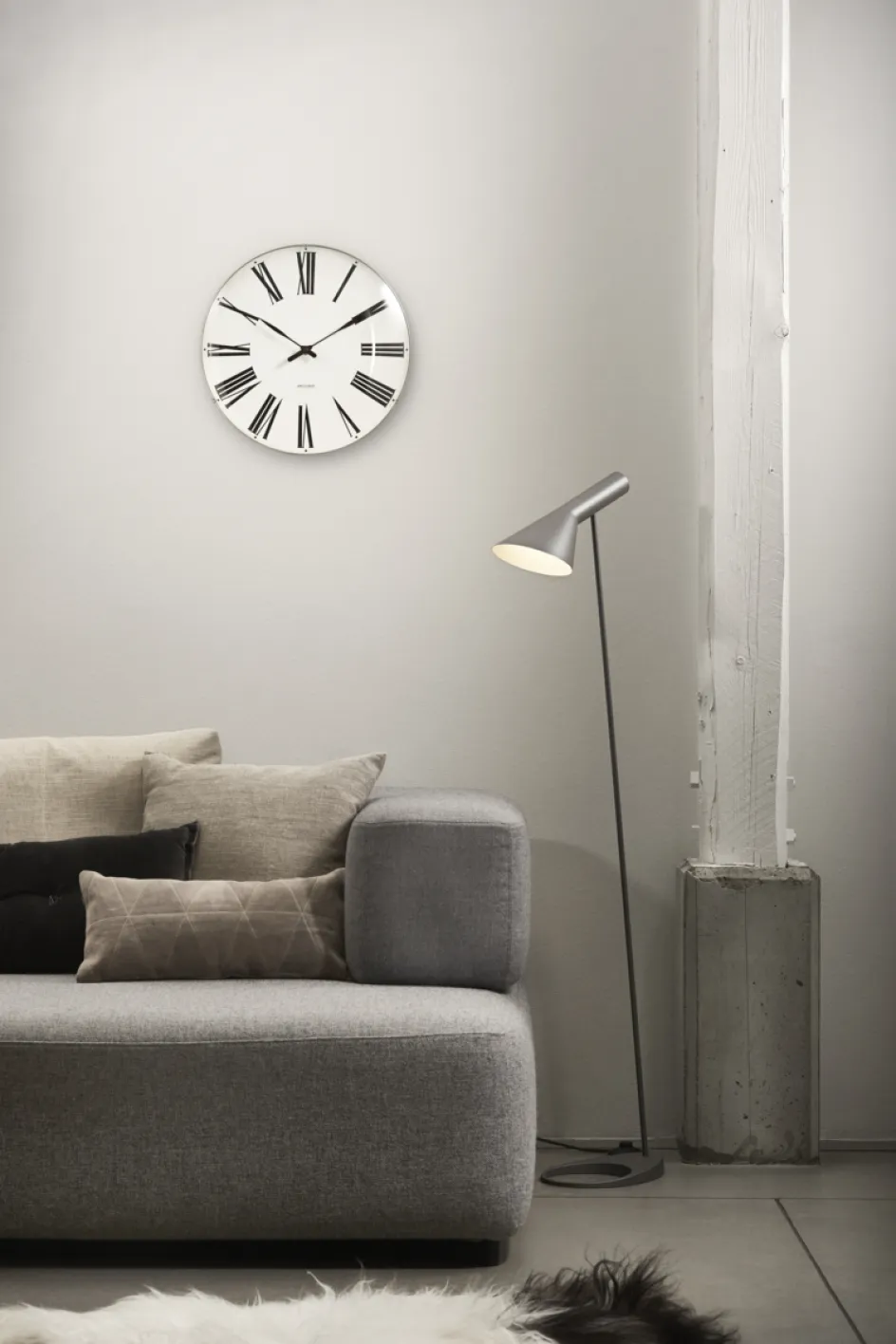 Sale Arne Jacobsen Roman Vægur , Hvid/Sort