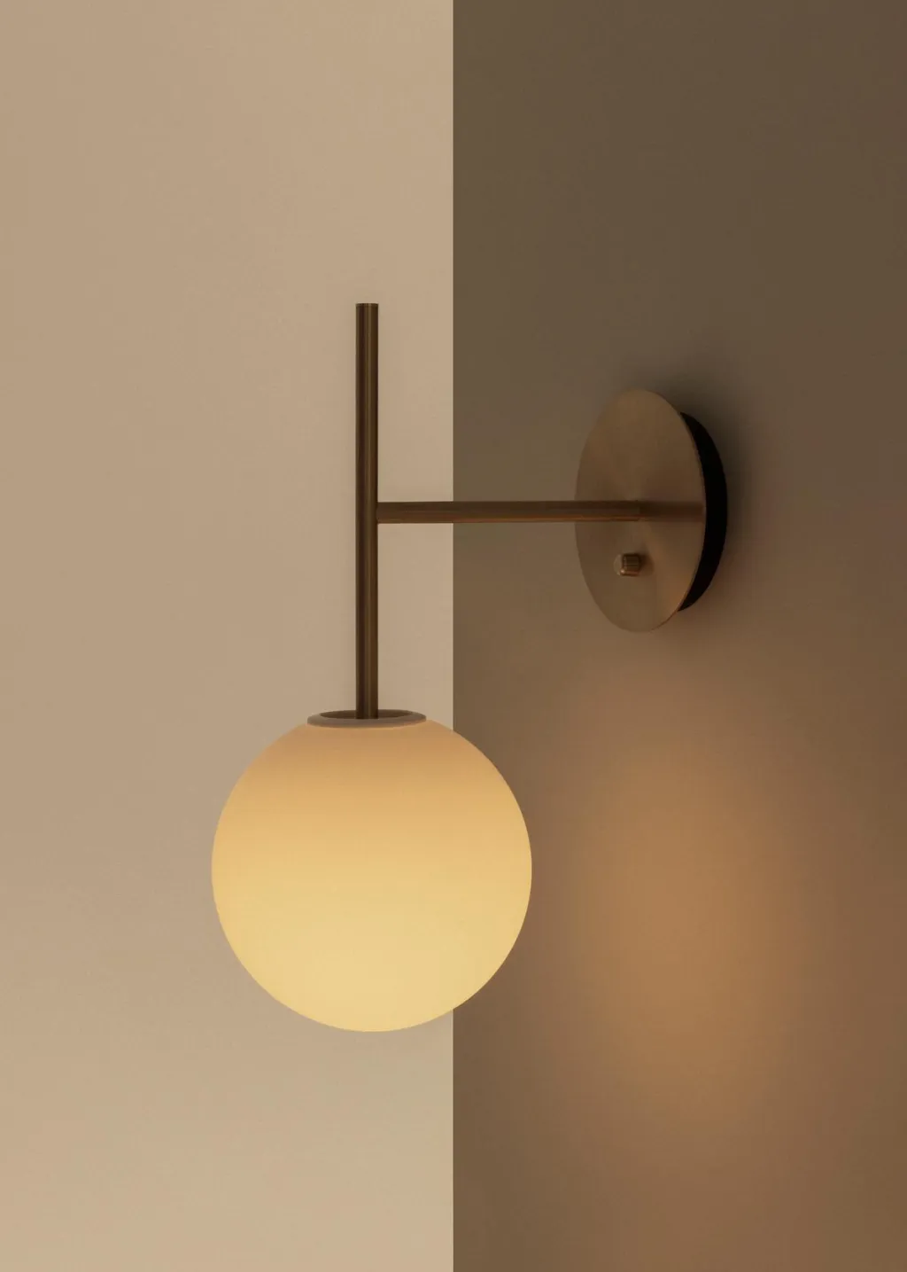 Audo Copenhagen Lamper Til Soveværelset|Lamper Til Køkkenet > TR Bulb Væglampe 46 cm, Børstet Messing