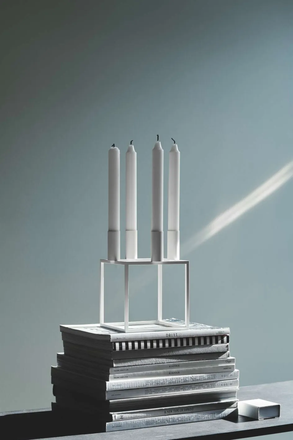 Hot Audo Copenhagen Kubus 4 Lysestage H20 cm, Hvid