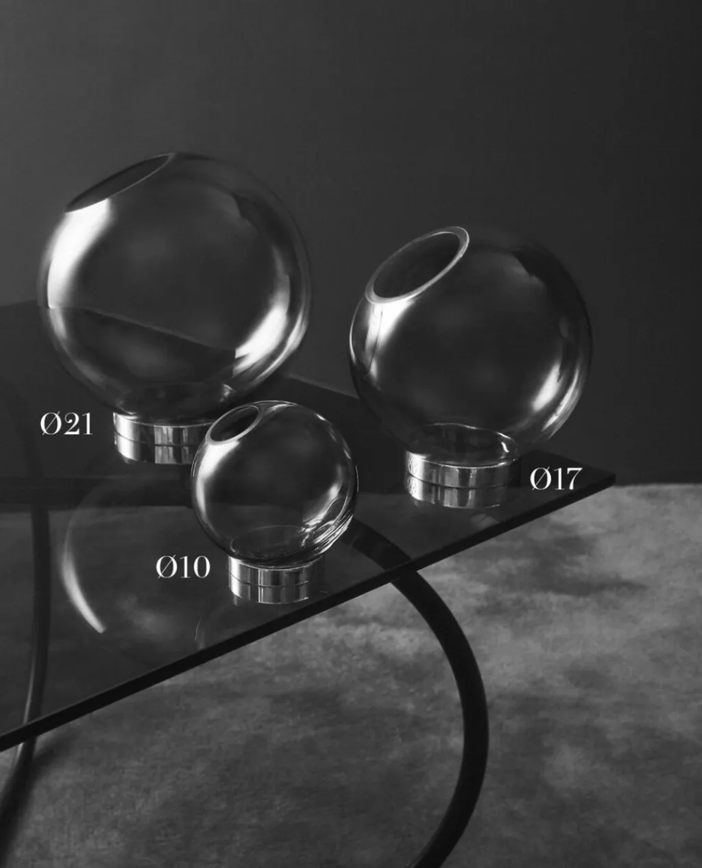 AYTM Stue|Vaser > GLOBE Vase m. Fod H,