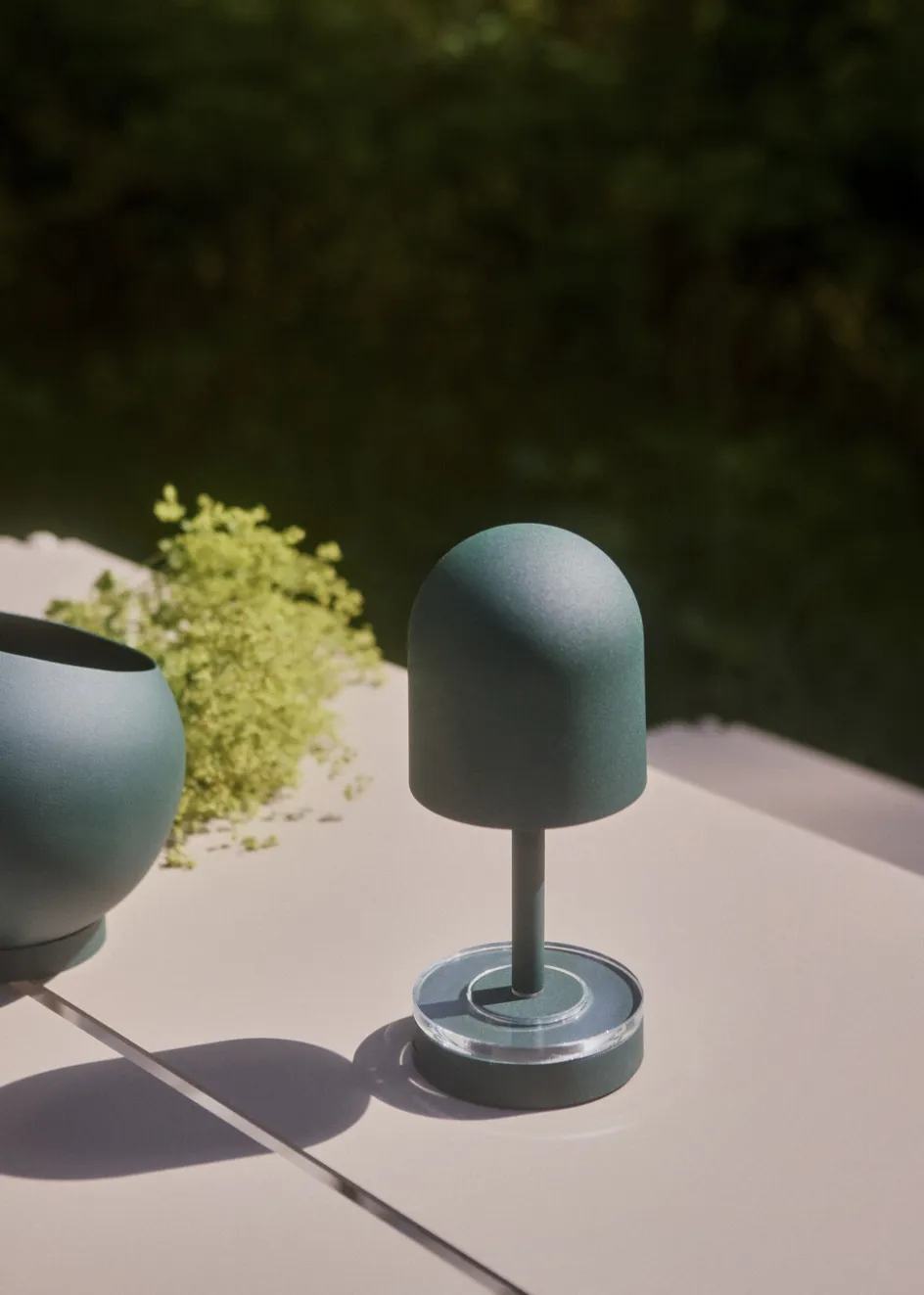 Best AYTM LUCEO Trådløs Bordlampe H24 cm, Forest
