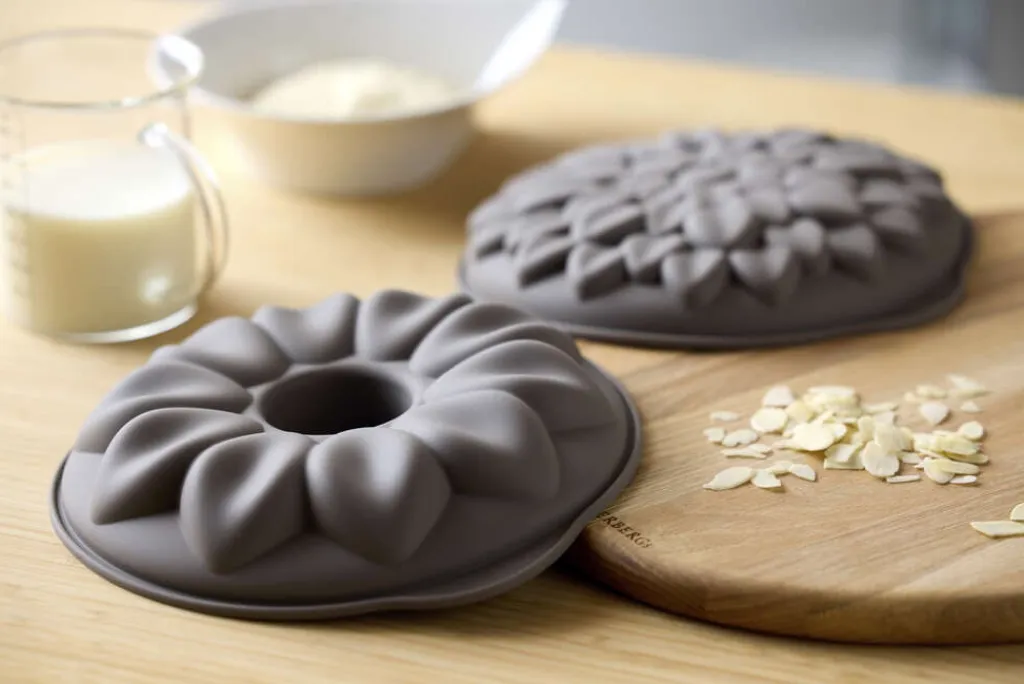 Blomsterbergs Bageforme > Blomst Mousseform ?20 cm, Latte