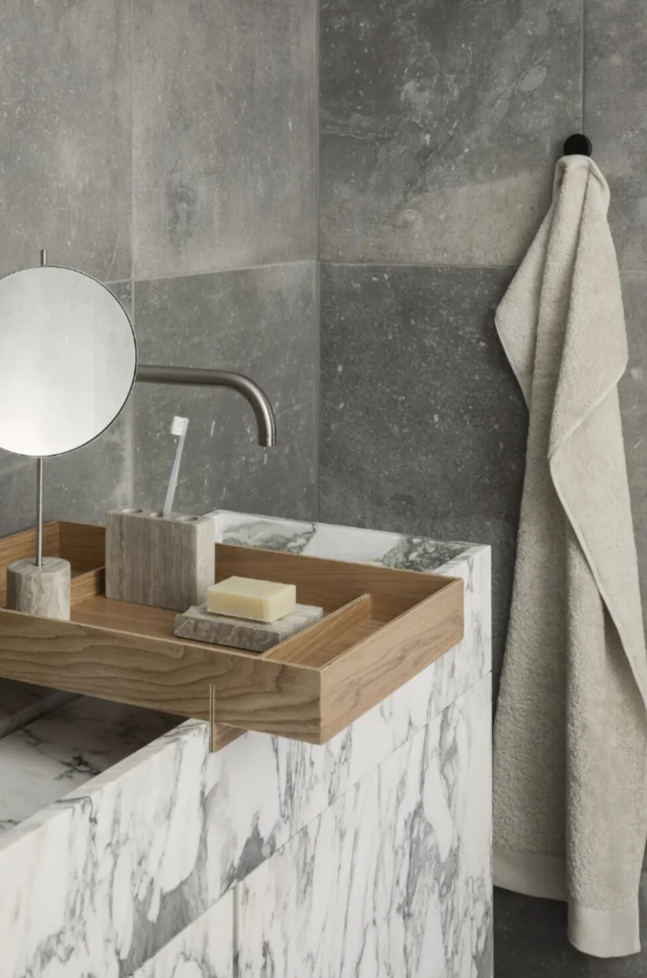 New Blomus ABENTO Bakke , Lyst Træ