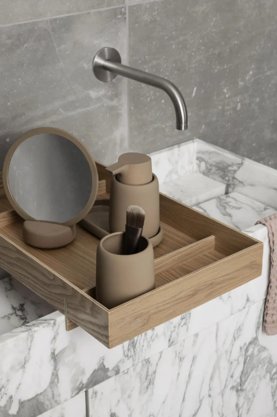 New Blomus ABENTO Bakke , Lyst Træ