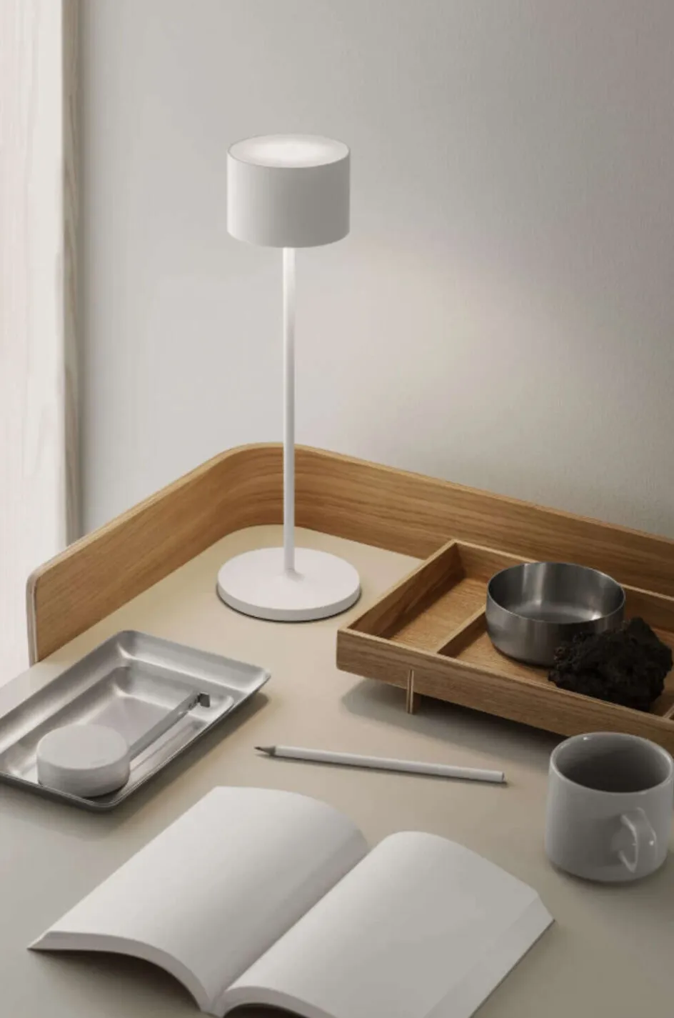 New Blomus FAROL Mobil Trådløs Bordlampe LED H33 cm, Hvid