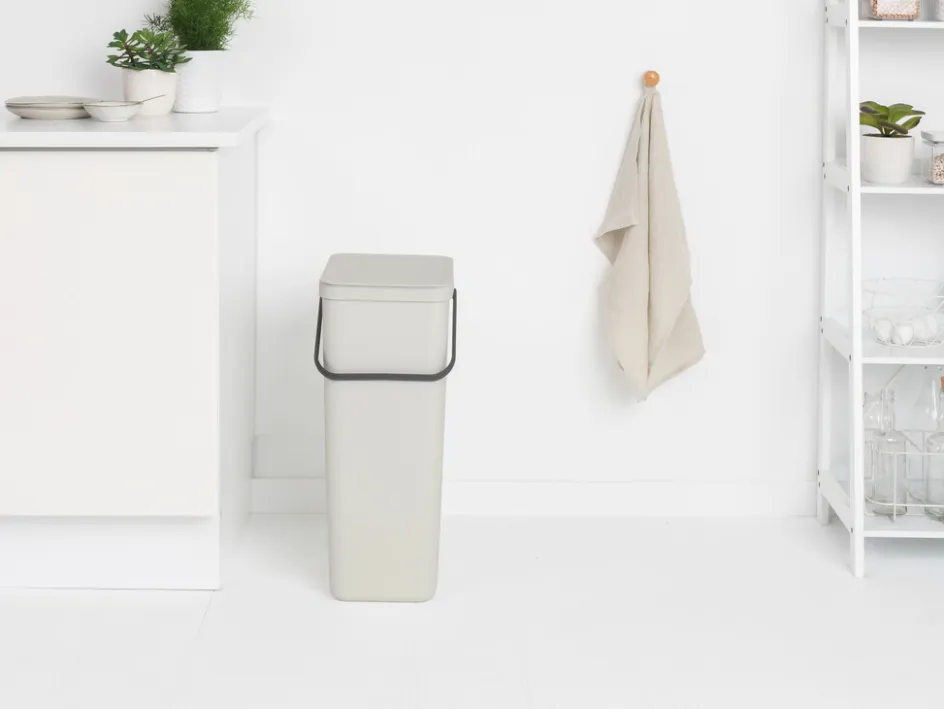 Outlet Brabantia Sort & Go Affaldsspand m. Låg 40 L, Lys Grå