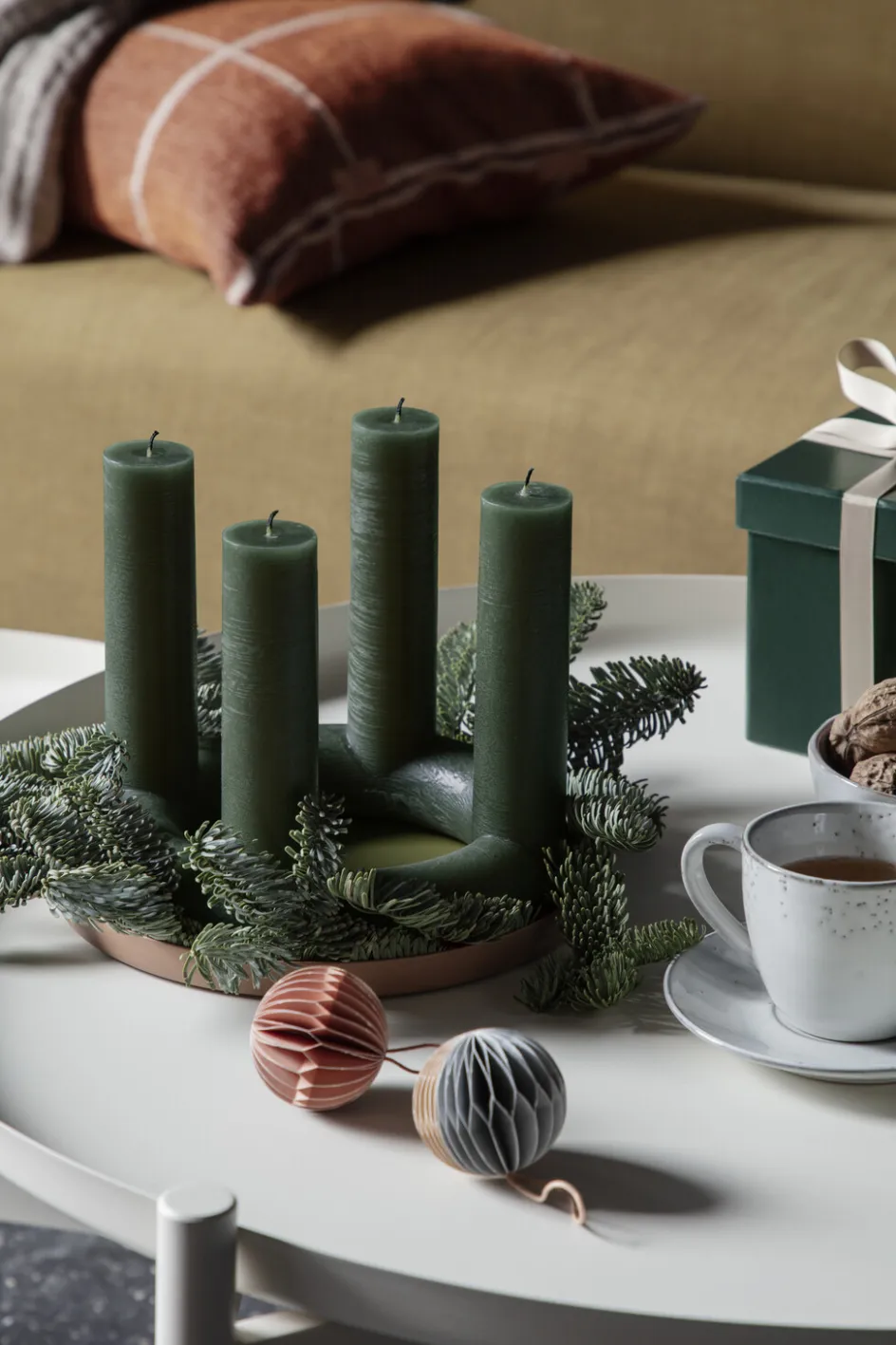 Broste Copenhagen Lucille Sculpture Stearinlys H18 cm, Grape Leaf Green