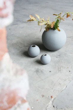 Online Cooee Design Ball Vase H, Grå