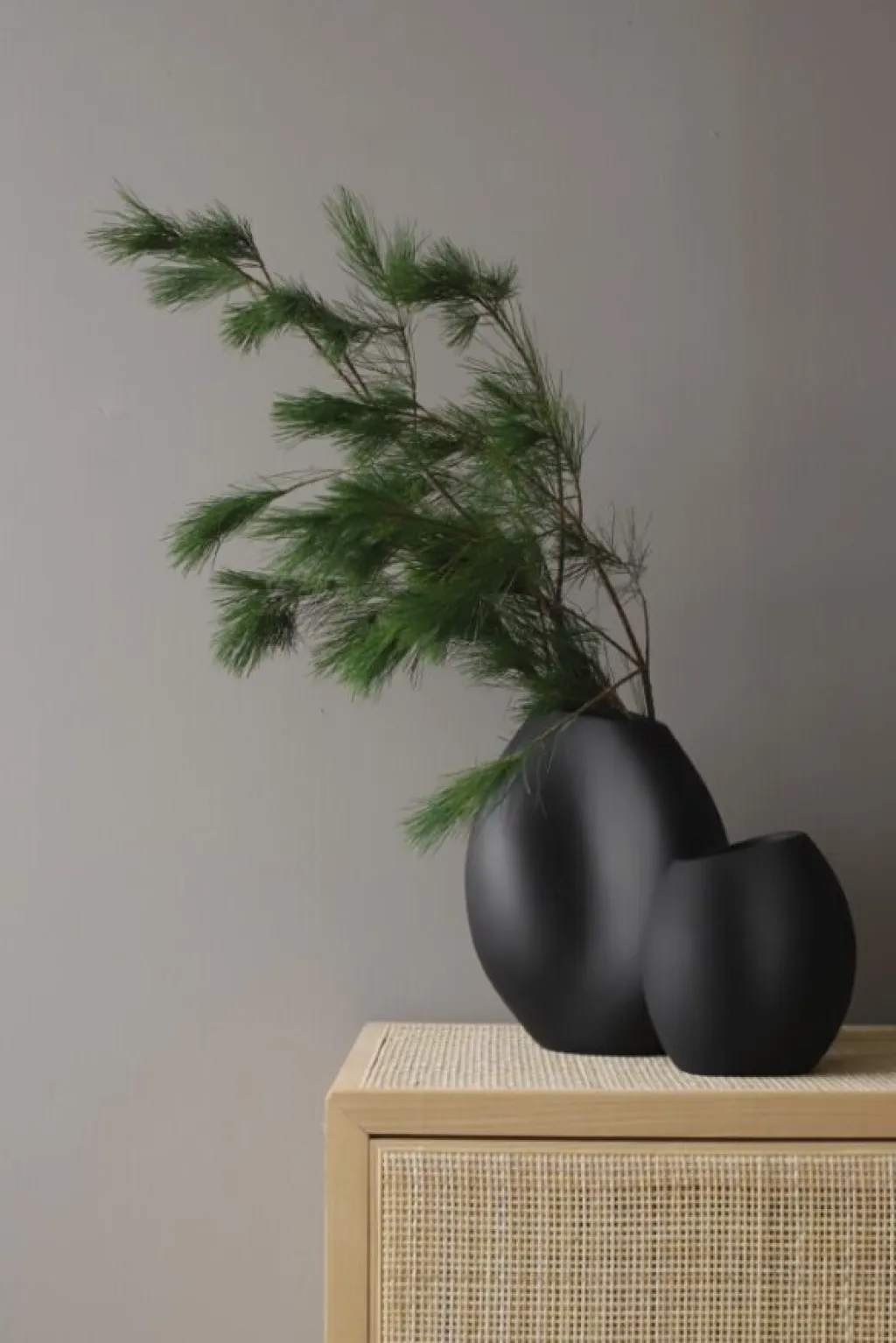Best Lee Vase H28 cm, Sort Stue|Vaser