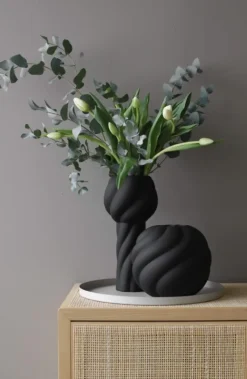 Cooee Design Stue|Vaser > Twist Ball Vase H20 cm, Sort