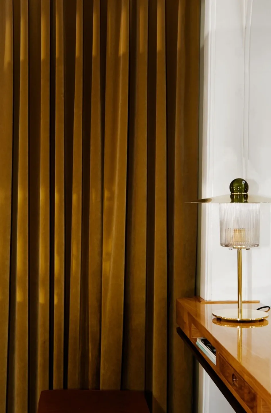 Hot Design By Us Ball On Top Bordlampe H48 cm, Guld