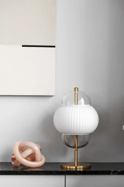 Hot Design By Us Shahin Bordlampe H43 cm, Opal/Messing