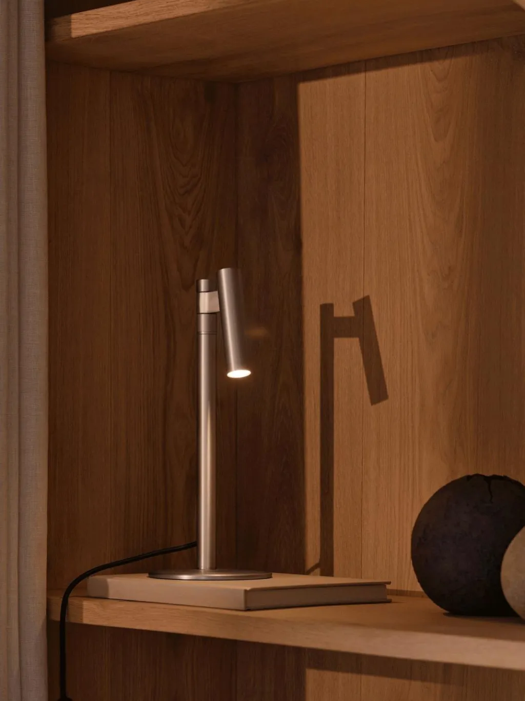 Sale Makoto Bordlampe H37 cm, Satin Krom Bordlamper