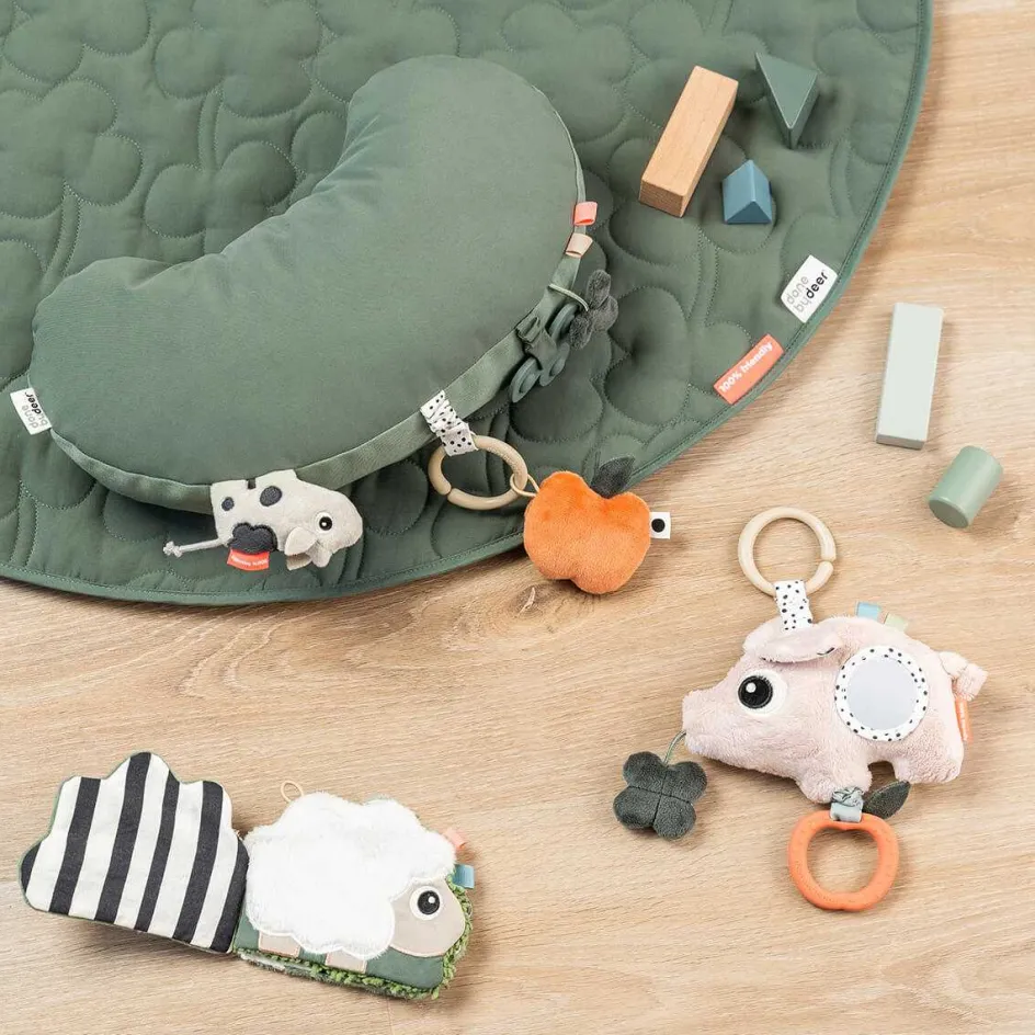 Online Done By Deer Tiny Farm Tummy Time Aktivitetspude 33x16 cm, Grøn