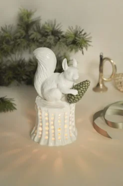 Best Nordic Design Winter Stories Fyrfadsstage H15,8 cm, Egern på Træstub Julelys|Fyrfadsstager