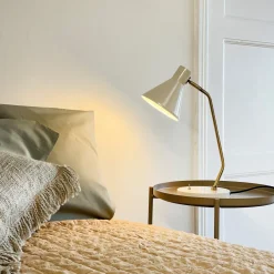 Outlet Dyberg Larsen Bordlampe Sleep H43,3 cm, Hvid/Antik Messing