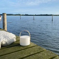Dyberg Larsen Lamper Til Soveværelset|Lamper Til Haven Og Terrassen > Carry Trådløs Solcelle Lanterne LED H20,5 cm, Hvid