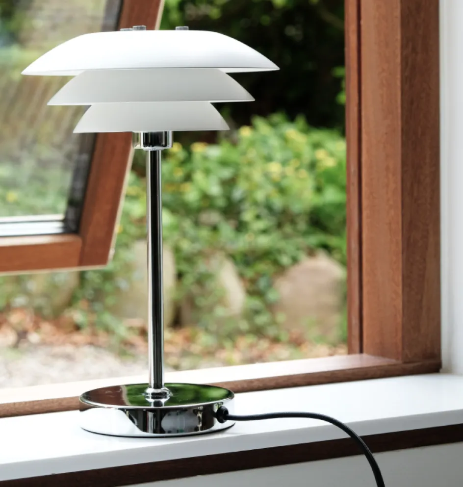 Dyberg Larsen DL20 Bordlampe H30 cm, Hvid/Krom