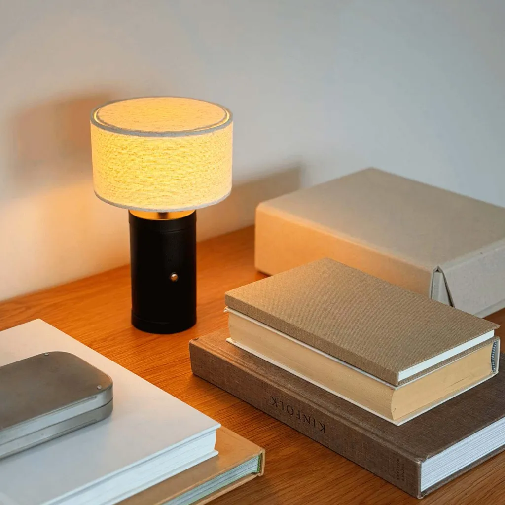 Dyberg Larsen Bordlamper|Trådløse Lamper > Mellow Trådløs Bordlampe LED H23 cm, Sort