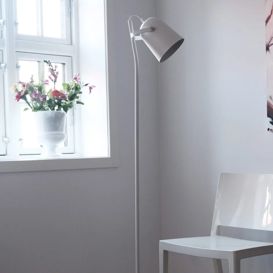 Best Dyberg Larsen Oslo Gulvlampe 135 cm, Mat Hvid