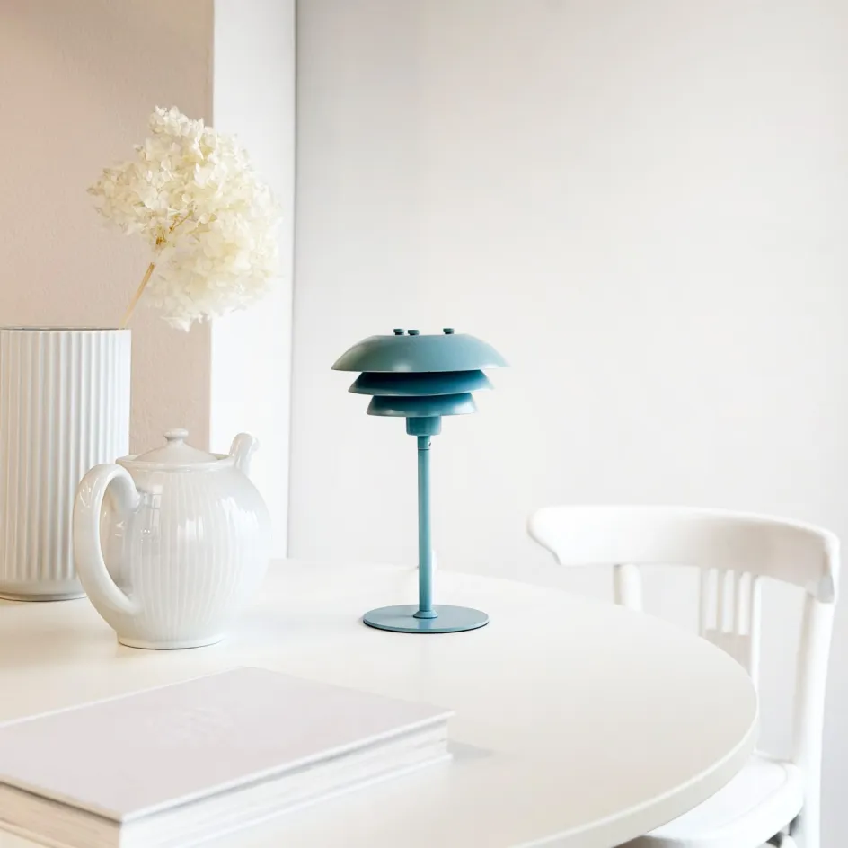 New Dyberg Larsen Sixteen Bordlampe H25 cm, Isblå