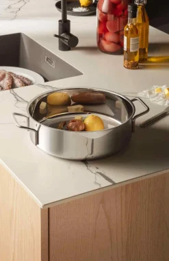 Eva Trio Gryder Og Kasseroller > Sautergryde m. 2 Greb 28 cm, Recycled Stål