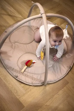 Clearance FILIBABBA Fjord Aktivitetstæppe m. Aktivitslegetøj Ø90 cm, Beige