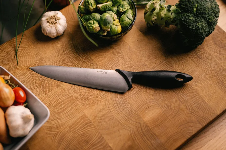 Sale Fiskars Essential Kokkekniv 21 cm