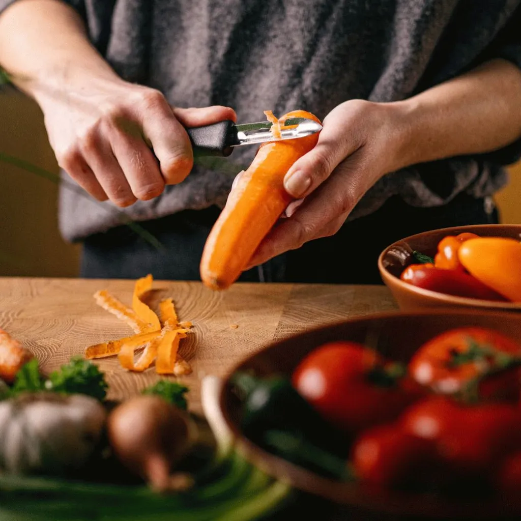 Fiskars Skrælleredskaber > Essential Skrællekniv