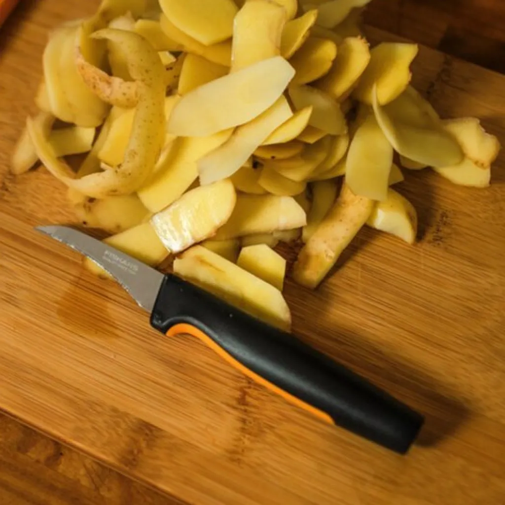 Fiskars Urteknive Og Grøntsagsknive > Functional Form Skrællekniv