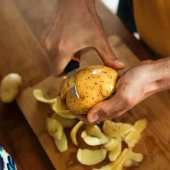Fiskars Urteknive Og Grøntsagsknive > Functional Form Skrællekniv