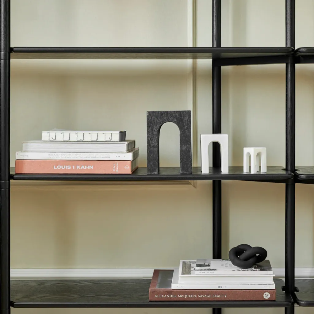 Clearance Invi Reolsystem , Sort Eg Reoler