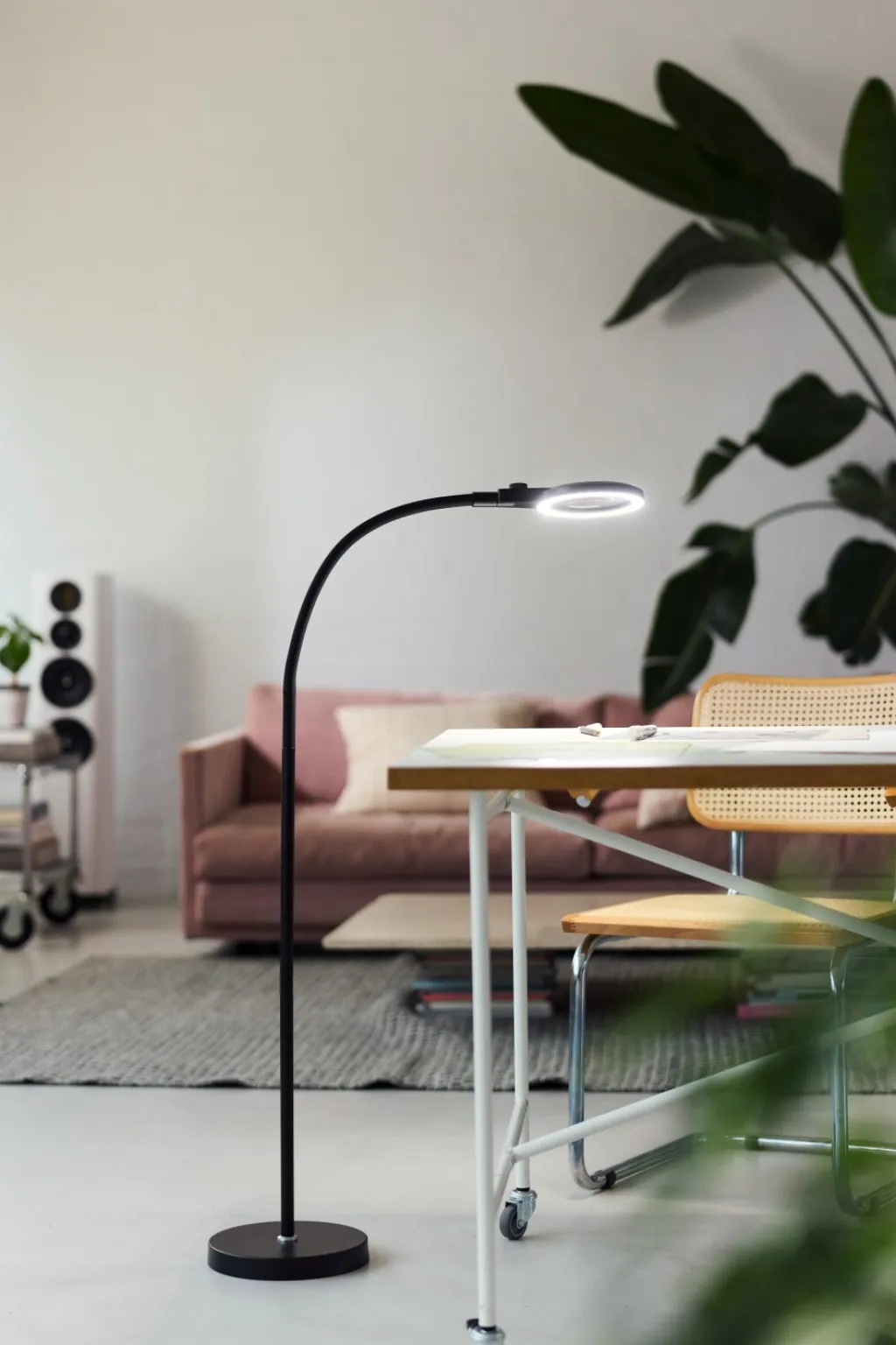 Hot Magni Trådløs Gulvlampe LED H130 cm, Sort Trådløse Lamper|Gulvlamper