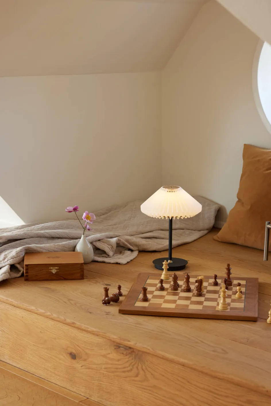 Best Halo Design Paris To Go Trådløs Bordlampe H28 cm, Hvid/Sort
