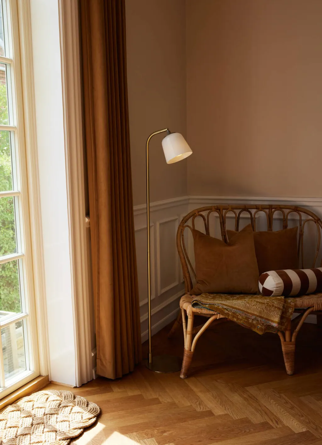 Sale Room 49 Gulvlampe H135 cm, Opal/Antik Gulvlamper