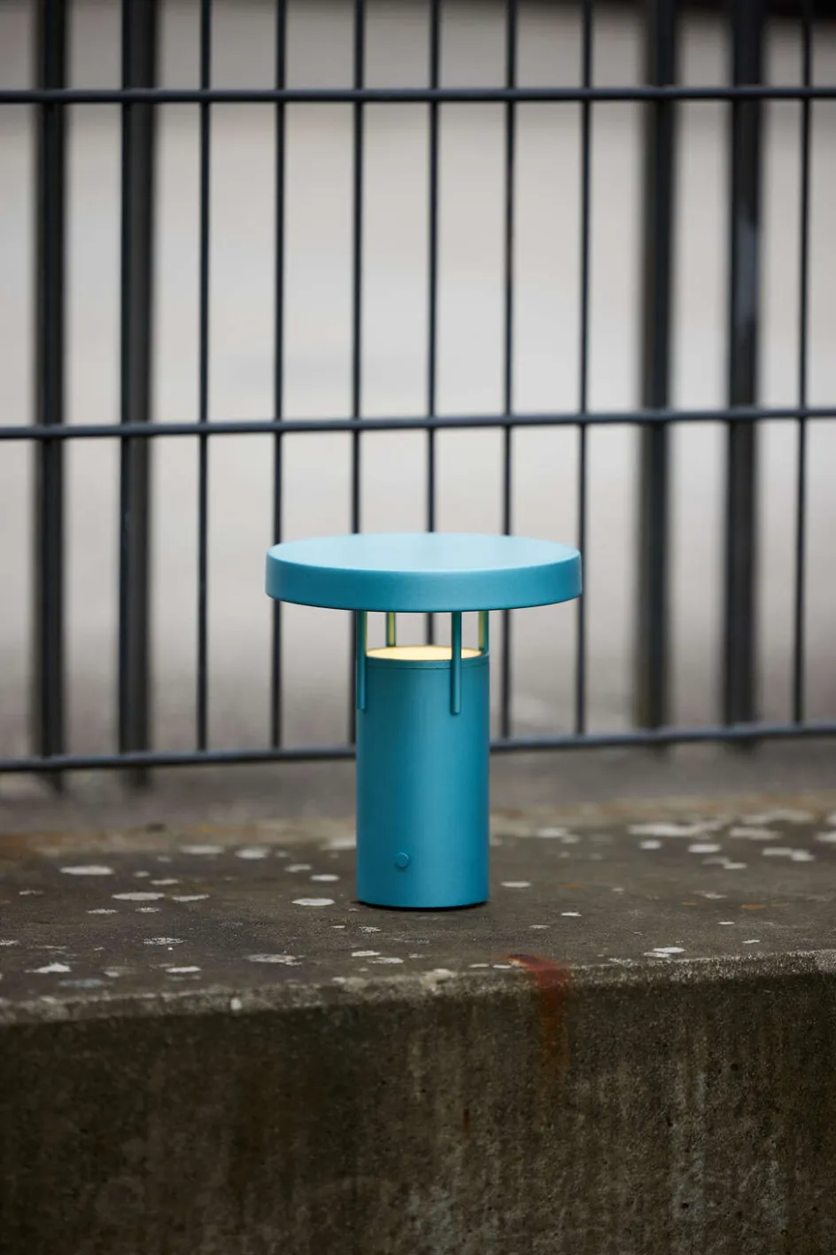 Best Hübsch BringMe Trådløs Bordlampe LED H20 cm, Metallic Turquoise