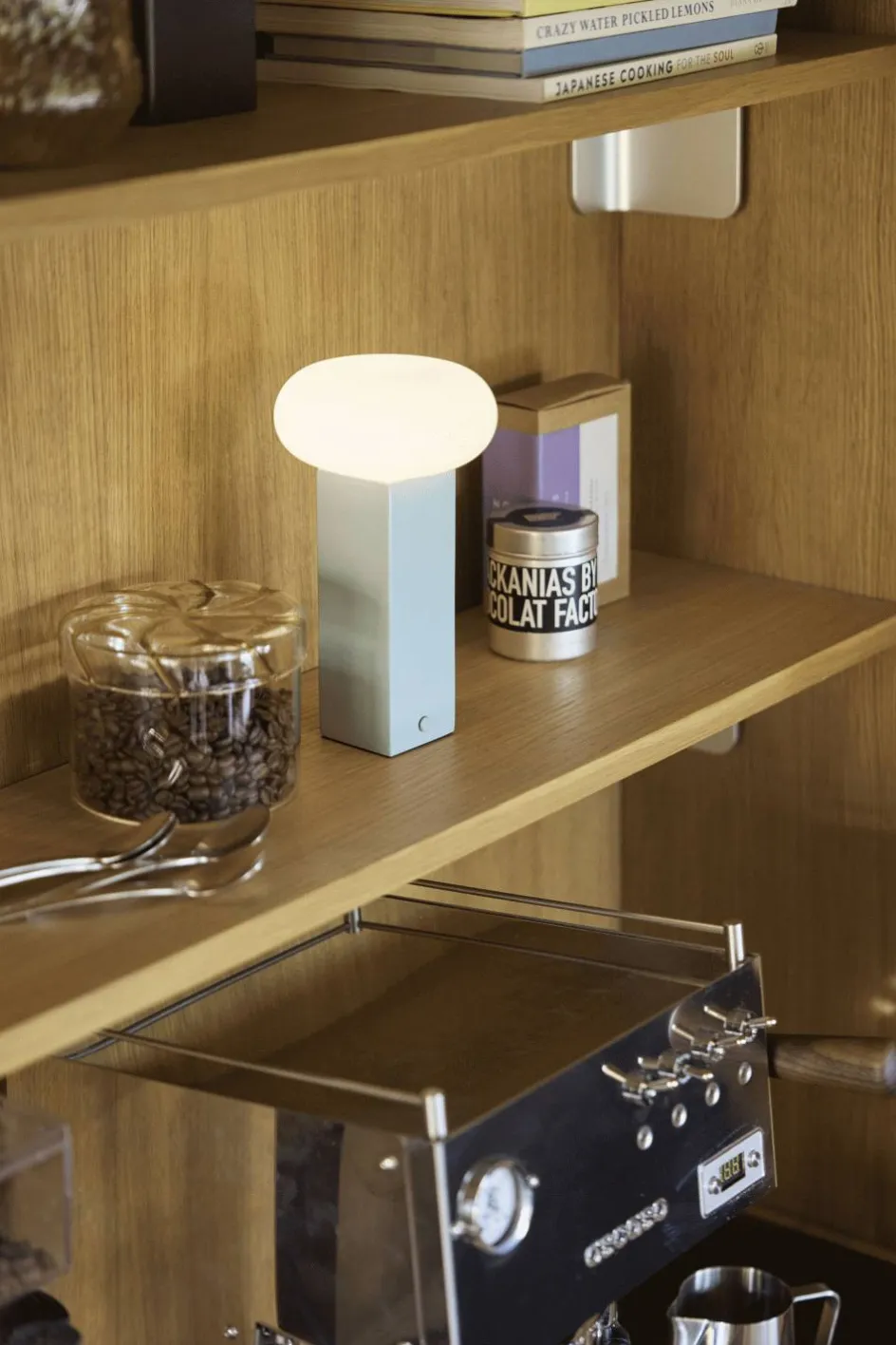 Outlet Hübsch Low Trådløs Bordlampe H20 cm, Blå