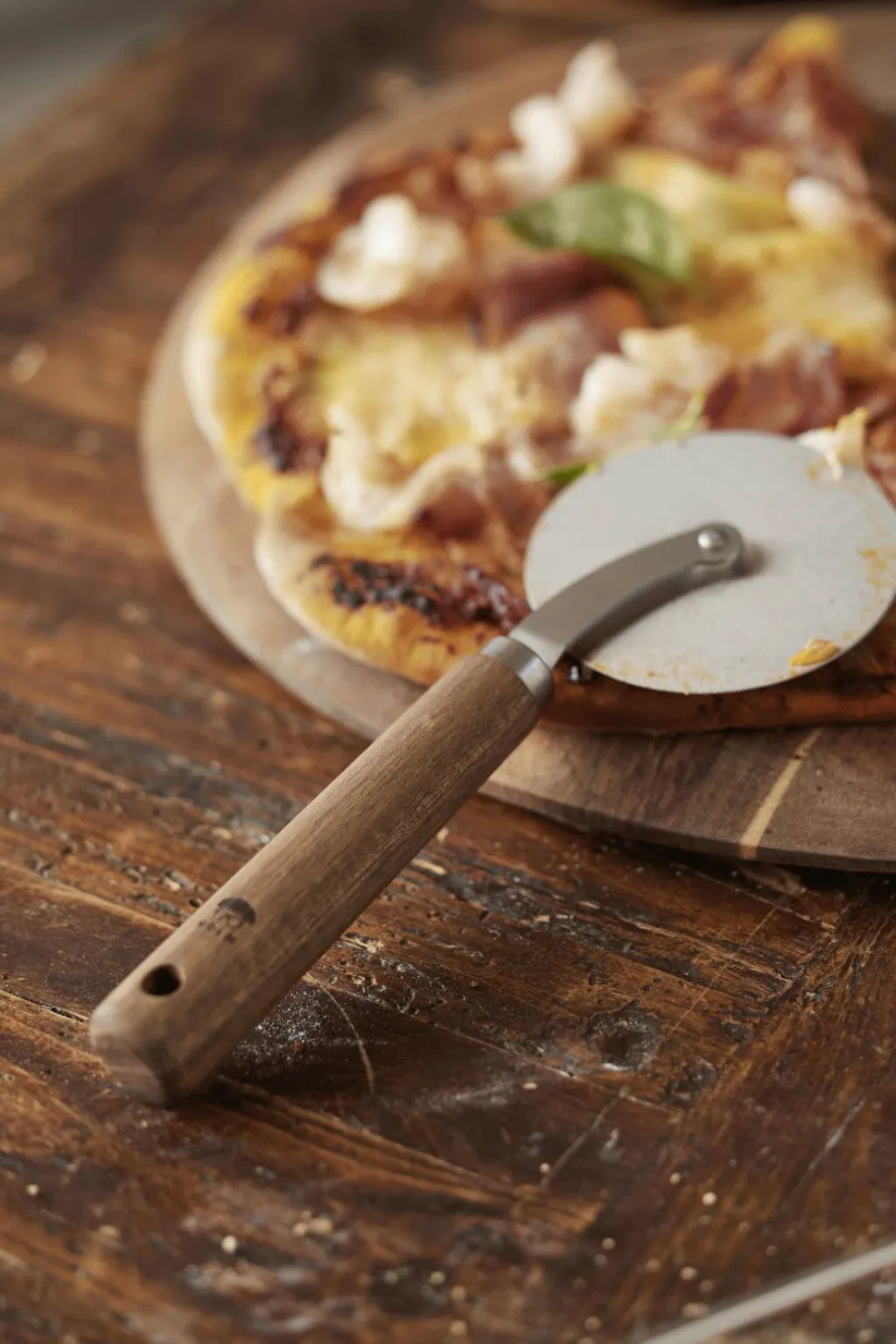 Holm Pizza Og Pasta > Pizzaskærer 24 cm, Rustfrit Stål/Akacietræ