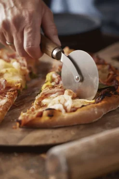 Holm Pizza Og Pasta ><noscript><img width=