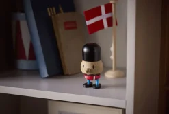 Hoptimist Stue|Træfigurer Og Figurer > Guardsman S, Eg