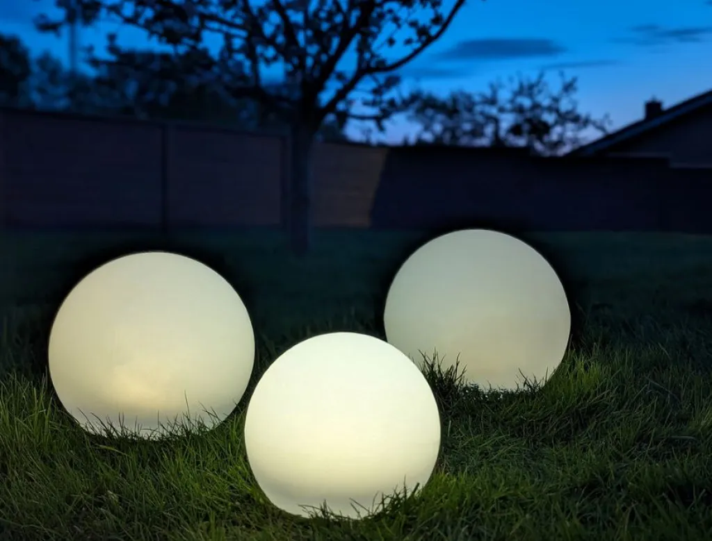 House Nordic Lamper Til Haven Og Terrassen|Bedlamper Og Havelamper > Lifton Solcelle Lampe LED 3 stk, Hvid