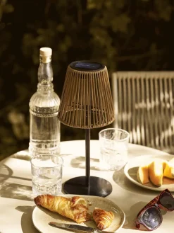 House Nordic Udendørs Bordlamper|Lamper Til Haven Og Terrassen > Salford Solar Trådløs Bordlampe LED H30,5 cm, Polyrattan