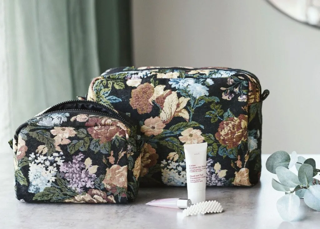 Hot Zoe Toilettaske 2 stk, Blomstermix Badeværelse|Opbevaring Til Badeværelset