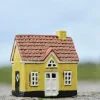 Discount Ib Laursen Lyshus My Home Town H14 cm, Hvid/Gul/Rød