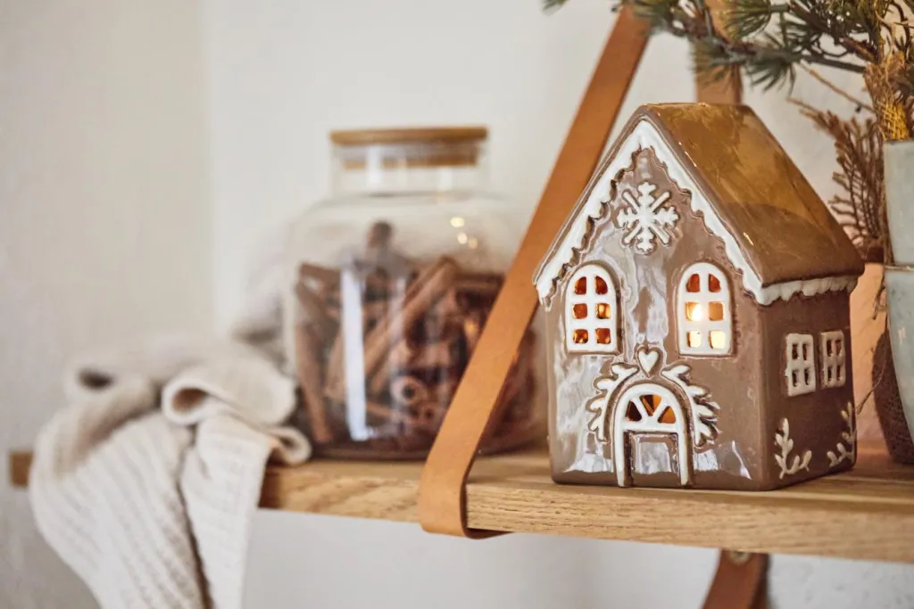 Ib Laursen Lyshuse > Stillenat Lyshus Gingerbread Snekrystal H14 cm, Brun