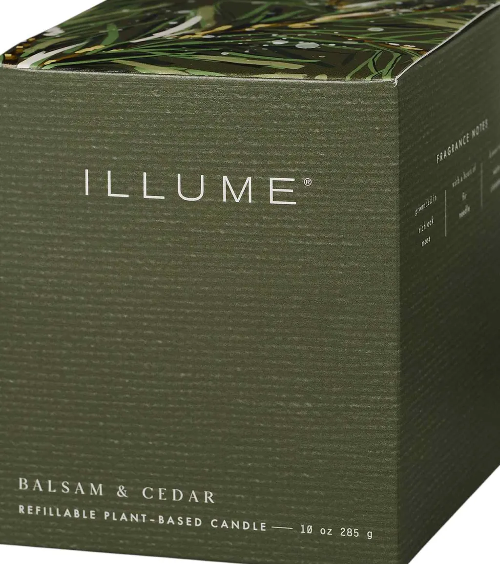 ILLUME Duftlys > Duftlys Ø9/H10,7 cm, Balsam & Cedar