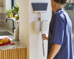 Joseph Joseph CleanTech Vægmonteret Fejekost H93,6 cm, Stone
