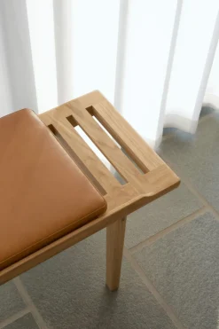 KA60 Bænk m. Læderhynde 110 cm, Eg/Cognac Entre|Stole