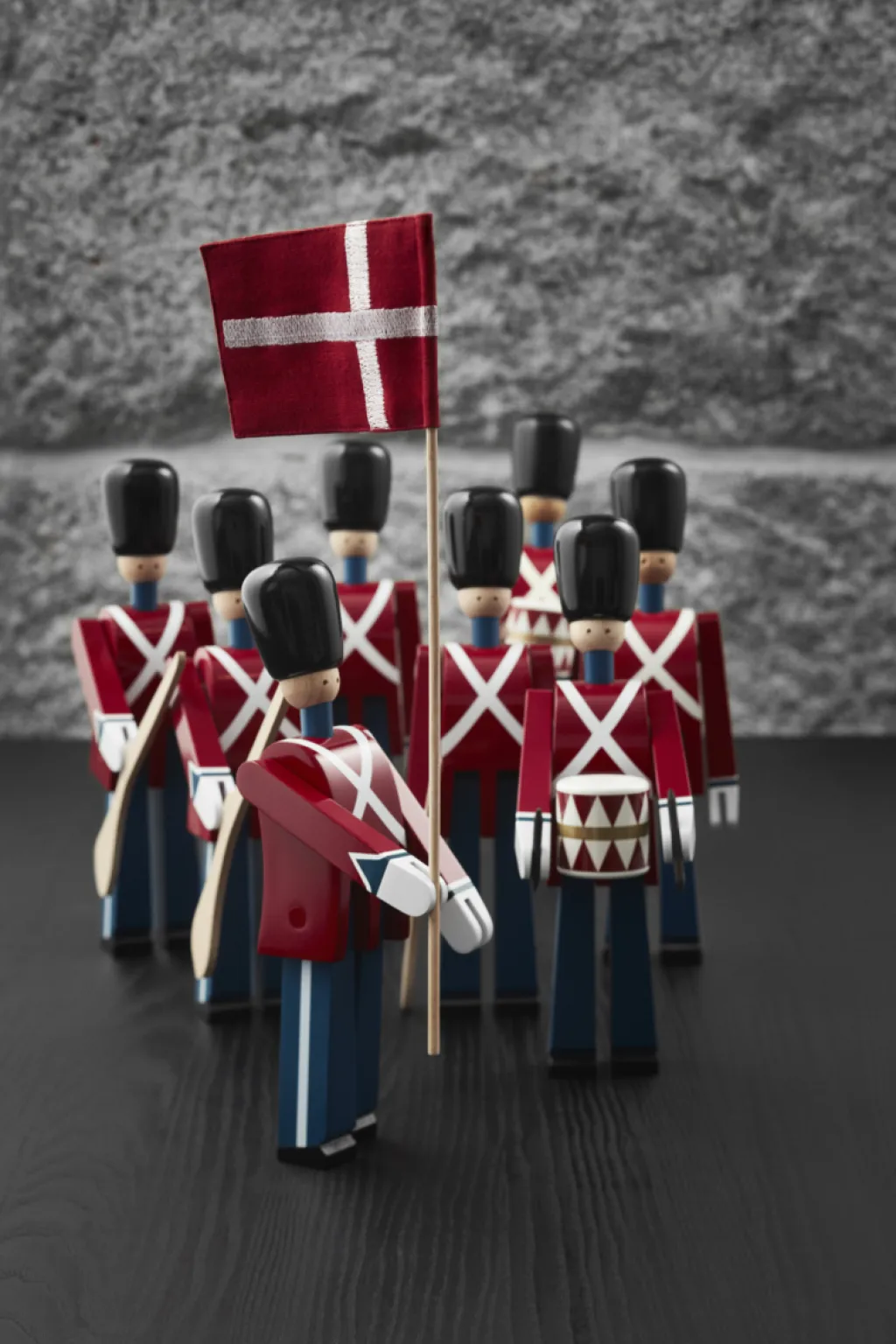 Kay Bojesen Denmark Stue|Træfigurer Og Figurer > Kay Bojesen Fanebærer , Malet Bøgetræ