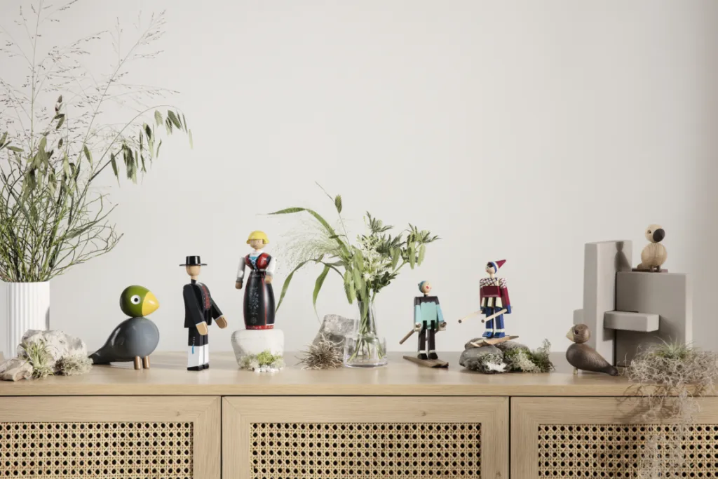 Kay Bojesen Denmark Træfigurer Og Figurer > Kay Bojesen Skiløber Datti 15,5 cm, Malet Bøgetræ